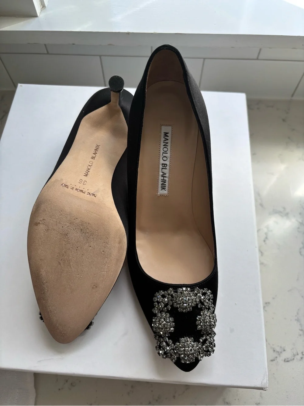 Iconic Black Manolo Blahnik Hangisi Pumps